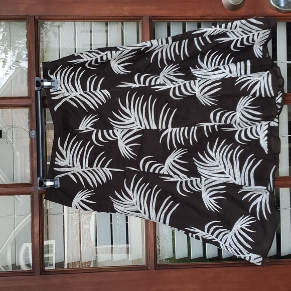 Ann Taylor Dresses & Skirts - Ann Taylor Fern Lean Embroidered Lined Skirt